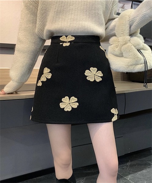 Dream garden(ドリームガーデン)の「花刺繍ミニスカート(スカート・レディース・ベージュ/ブラック・M/L/XL/S)」の10枚目の写真