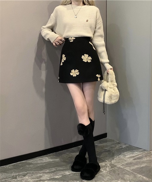 Dream garden(ドリームガーデン)の「花刺繍ミニスカート(スカート・レディース・ベージュ/ブラック・M/L/XL/S)」の6枚目の写真