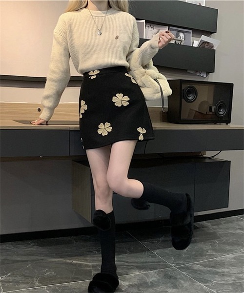 Dream garden(ドリームガーデン)の「花刺繍ミニスカート(スカート・レディース・ベージュ/ブラック・M/L/XL/S)」の5枚目の写真