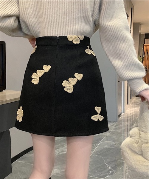 Dream garden(ドリームガーデン)の「花刺繍ミニスカート(スカート・レディース・ベージュ/ブラック・M/L/XL/S)」の15枚目の写真