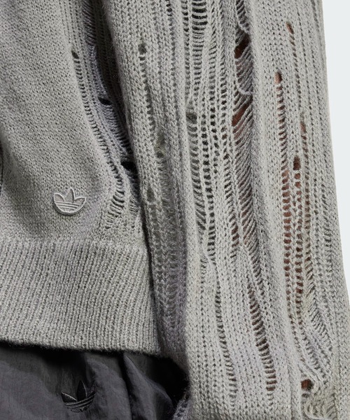 adidas（アディダス）の「ディストレスト クルーネックスウェット / アディダスオリジナルス adidas Originals（スウェット・レディース・ブラック/グレー・SMALL/LARGE/X-SMALL/XX-LARGE/MEDIUM/X-LARGE）」の15枚目の写真