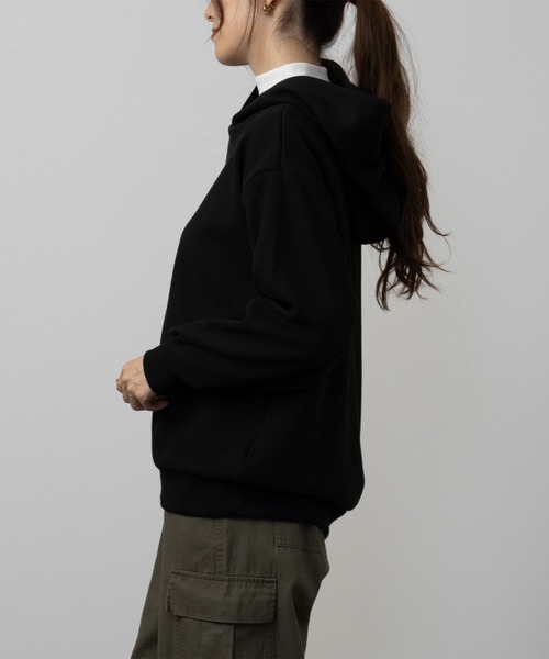 NAVY(ネイビー)の「NAVY ふわもちパーカー(パーカー・レディース・ブラック/グレイッシュベージュ/グリーン系その他・M/L/XL/S)」の5枚目の写真