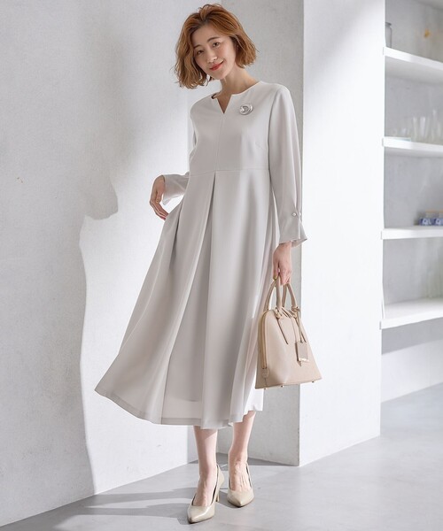23区(ニジュウサンク)の「【VERYコラボ 】トリアセダブルジョーゼット ワンピース(ワンピース・レディース・ベージュ系/ネイビー系・40/38/36)」の5枚目の写真