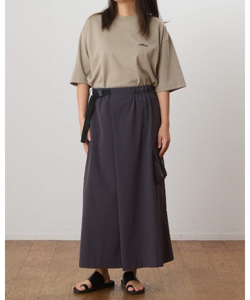 THOUSAND MILE(サウザンドマイル)の「【THOUSAND MILE】WAVE ADJUST SKIRT/ウェーブアジャストスカート ナイロンポリウレタン/撥水・UV(スカート・レディース・グレイッシュブルー/チャコールグレー/オレンジ/ベージュ/オリーブ/ブラック・F)」の3枚目の写真