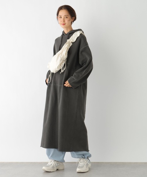 LEPSIM(レプシィム)の「ピグメントフードワンピース 987259(ワンピース・レディース・チャコールグレー/ブルー・FREE)」の5枚目の写真