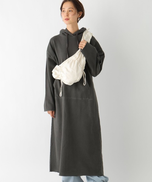 LEPSIM(レプシィム)の「ピグメントフードワンピース 987259(ワンピース・レディース・チャコールグレー/ブルー・FREE)」の6枚目の写真