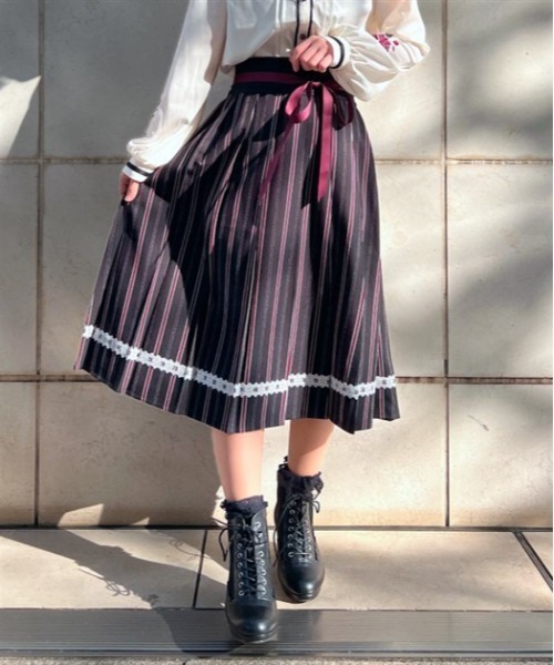 アンプーファムで買った スカディのスカート axes femme（アクシーズファム）の「ストライププリーツミディスカート