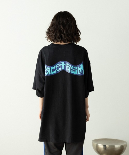 FACETASM（ファセッタズム）の「FACETASM/ファセッタズム 90s GRAPHIC BIG TEE Tシャツ（Tシャツ/カットソー・メンズ・ブルー/ブラック/ホワイト・5）」の5枚目の写真