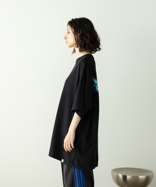 FACETASM（ファセッタズム）の「FACETASM/ファセッタズム 90s GRAPHIC BIG TEE Tシャツ（Tシャツ/カットソー・メンズ・ブルー/ブラック/ホワイト・5）」の4枚目の写真