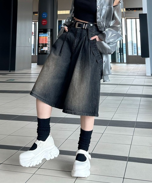 PAGEBOY（ページボーイ）の「サスツキデニムハーフパンツ（デニムパンツ・レディース・ブルー/ブラック・MEDIUM/SMALL）」の4枚目の写真