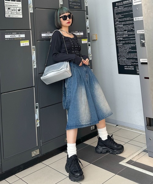 PAGEBOY（ページボーイ）の「サスツキデニムハーフパンツ（デニムパンツ・レディース・ブルー/ブラック・MEDIUM/SMALL）」の21枚目の写真