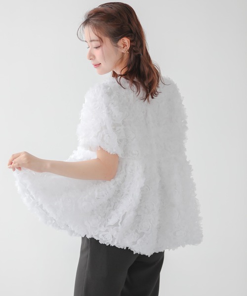 Fit more(フィットモア)の「ふわふわフラワーモチーフトップス(Tシャツ/カットソー・レディース・ホワイト/ブラック・FREE)」の6枚目の写真