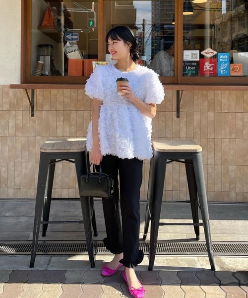 Fit more(フィットモア)の「ふわふわフラワーモチーフトップス(Tシャツ/カットソー・レディース・ホワイト/ブラック・FREE)」の7枚目の写真