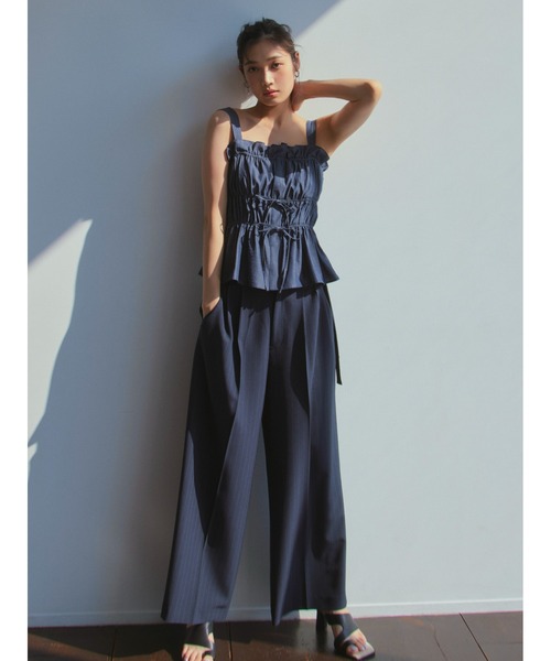 FRAY I.D(フレイアイディー)の「シャーリングフリルペプラムブラウス(シャツ/ブラウス・レディース・ブラック/オフホワイト/インディゴブルー・FREE)」の4枚目の写真