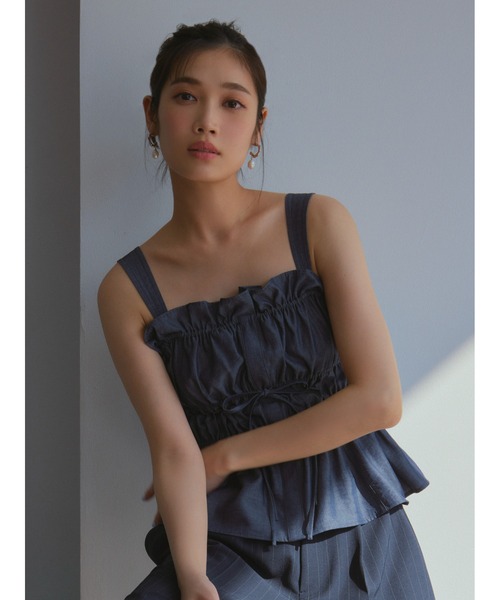 FRAY I.D(フレイアイディー)の「シャーリングフリルペプラムブラウス(シャツ/ブラウス・レディース・ブラック/オフホワイト/インディゴブルー・FREE)」の5枚目の写真