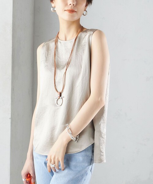 SHIPS（シップス）の「〈手洗い可能〉サテン ノースリーブ ブラウス ◇（シャツ/ブラウス・レディース・ブラック/ベージュ/オフホワイト・ONE SIZE）」の3枚目の写真