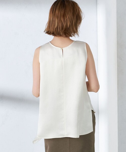 SHIPS（シップス）の「〈手洗い可能〉サテン ノースリーブ ブラウス ◇（シャツ/ブラウス・レディース・ブラック/ベージュ/オフホワイト・ONE SIZE）」の22枚目の写真