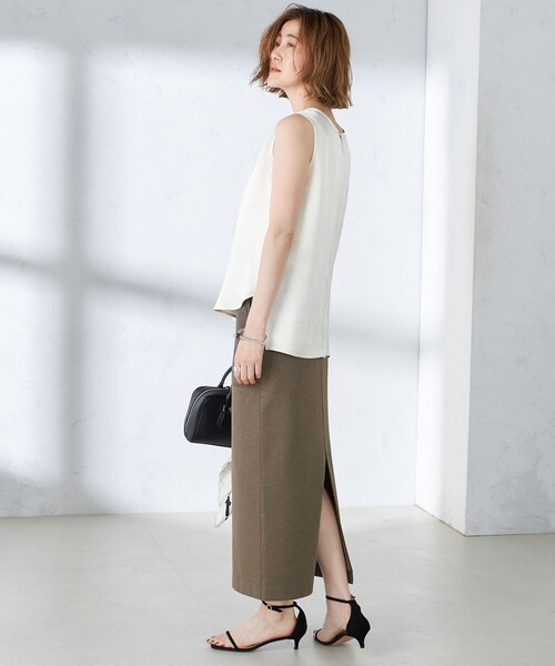 SHIPS（シップス）の「〈手洗い可能〉サテン ノースリーブ ブラウス ◇（シャツ/ブラウス・レディース・ブラック/ベージュ/オフホワイト・ONE SIZE）」の19枚目の写真