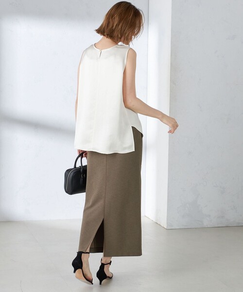 SHIPS（シップス）の「〈手洗い可能〉サテン ノースリーブ ブラウス ◇（シャツ/ブラウス・レディース・ブラック/ベージュ/オフホワイト・ONE SIZE）」の18枚目の写真