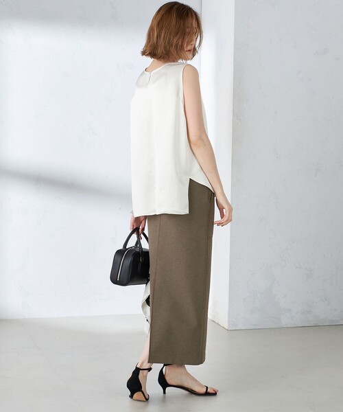 SHIPS（シップス）の「〈手洗い可能〉サテン ノースリーブ ブラウス ◇（シャツ/ブラウス・レディース・ブラック/ベージュ/オフホワイト・ONE SIZE）」の17枚目の写真