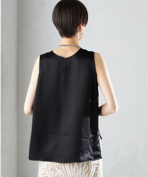 SHIPS（シップス）の「〈手洗い可能〉サテン ノースリーブ ブラウス ◇（シャツ/ブラウス・レディース・ブラック/ベージュ/オフホワイト・ONE SIZE）」の10枚目の写真