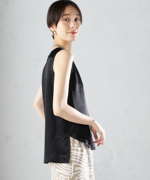 SHIPS（シップス）の「〈手洗い可能〉サテン ノースリーブ ブラウス ◇（シャツ/ブラウス・レディース・ブラック/ベージュ/オフホワイト・ONE SIZE）」の9枚目の写真