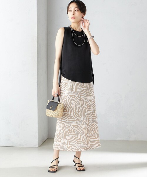 SHIPS（シップス）の「〈手洗い可能〉サテン ノースリーブ ブラウス ◇（シャツ/ブラウス・レディース・ブラック/ベージュ/オフホワイト・ONE SIZE）」の6枚目の写真