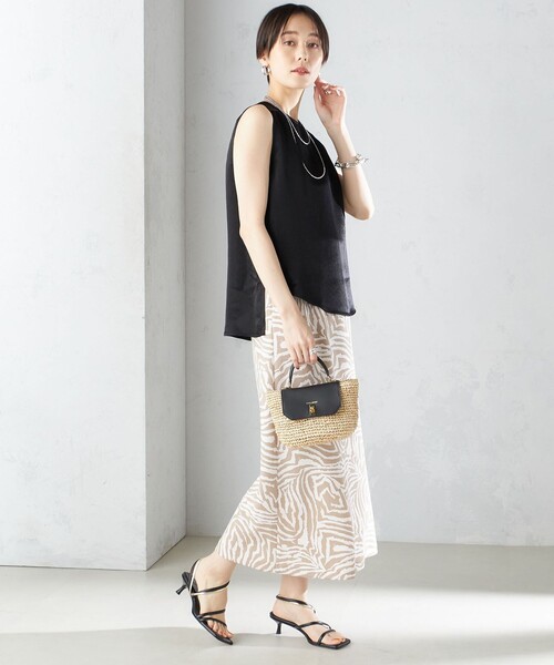 SHIPS（シップス）の「〈手洗い可能〉サテン ノースリーブ ブラウス ◇（シャツ/ブラウス・レディース・ブラック/ベージュ/オフホワイト・ONE SIZE）」の5枚目の写真