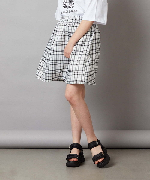 a.v.v（アーヴェヴェ）の「[160]タック＆ギャザーフレアスカート（スカート・キッズ・ブルー/ブラック/ベージュ・160）」の5枚目の写真