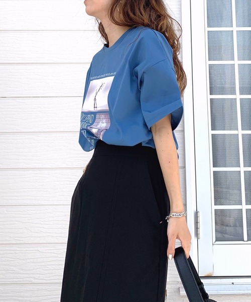 Q（キュー）の「ドライタッチコットンフォトT（Tシャツ/カットソー・レディース・ブルー/チャコールグレー・MEDIUM）」の7枚目の写真