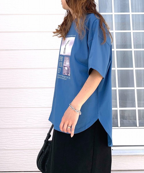 Q（キュー）の「ドライタッチコットンフォトT（Tシャツ/カットソー・レディース・ブルー/チャコールグレー・MEDIUM）」の10枚目の写真