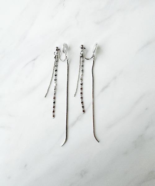 TIMELESS&THREE（タイムレスアンドスリー）の「スリーラインコイルクリップイヤリング（イヤリング・レディース・ゴールド/シルバー・FREE）」の4枚目の写真