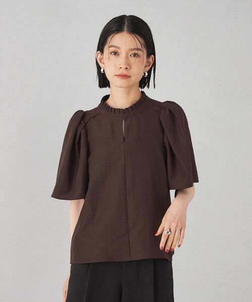 EMMEL REFINES（エメルリファインズ）の「＜EMMEL REFINES＞EM プリーツエリ ショートスリーブ ブラウス（シャツ/ブラウス・レディース・ダークブラウン/オフホワイト/ブラック・FREE）」の8枚目の写真