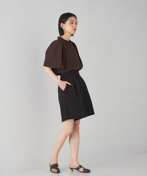 EMMEL REFINES（エメルリファインズ）の「＜EMMEL REFINES＞EM プリーツエリ ショートスリーブ ブラウス（シャツ/ブラウス・レディース・ダークブラウン/オフホワイト/ブラック・FREE）」の13枚目の写真