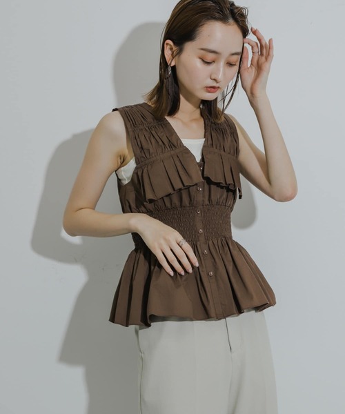 HEYUMM（ヘユム）の「フリルシャーリングペプラムトップ（シャツ/ブラウス・レディース・ブラック/ブルー/ブラウン・ONE）」の21枚目の写真