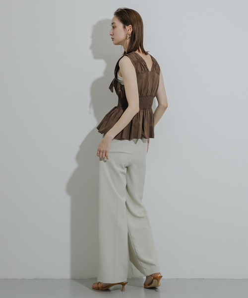 HEYUMM（ヘユム）の「フリルシャーリングペプラムトップ（シャツ/ブラウス・レディース・ブラック/ブルー/ブラウン・ONE）」の8枚目の写真