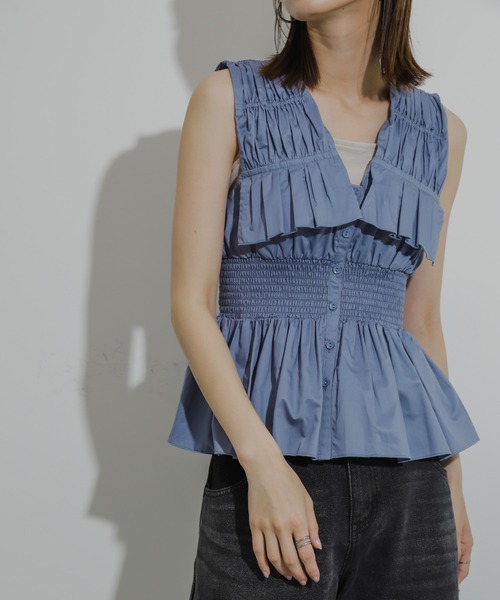 HEYUMM（ヘユム）の「フリルシャーリングペプラムトップ（シャツ/ブラウス・レディース・ブラック/ブルー/ブラウン・ONE）」の9枚目の写真