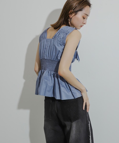 HEYUMM（ヘユム）の「フリルシャーリングペプラムトップ（シャツ/ブラウス・レディース・ブラック/ブルー/ブラウン・ONE）」の12枚目の写真