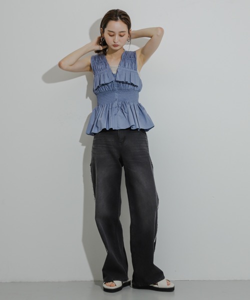 HEYUMM（ヘユム）の「フリルシャーリングペプラムトップ（シャツ/ブラウス・レディース・ブラック/ブルー/ブラウン・ONE）」の14枚目の写真