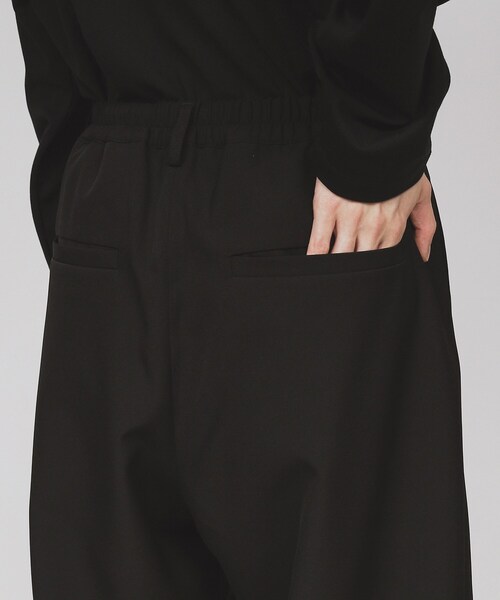 tk.TAKEO KIKUCHI(ティーケータケオキクチ)の「◆ダブルクロスルーズテーパードパンツ(セットアップ対応)(スラックス・メンズ・ブラック/ブラウン系/ダークグレー・03/02/01)」の6枚目の写真