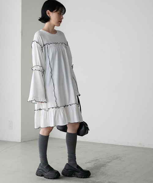 forksy.（フォルクシー）の「【forksy.】フレアスリーブフリルメローオーバーサイズロングTシャツ（ワンピース・レディース・オフホワイト/杢グレー/ブラック/ネイビー・FREE）」の12枚目の写真