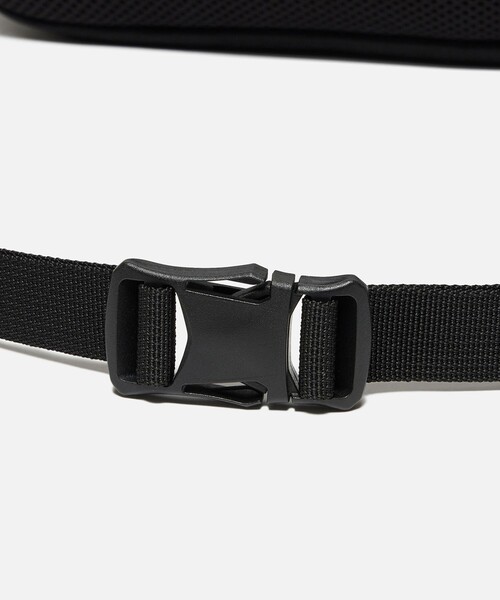 AIGLE（エーグル）の「撥水 アーバン バムバッグ ショルダーバッグ ウエストバッグ /W28×H14×D10cm（ボディバッグ/ウエストポーチ・レディース・ブラック/ダークグリーン・FREE）」の11枚目の写真