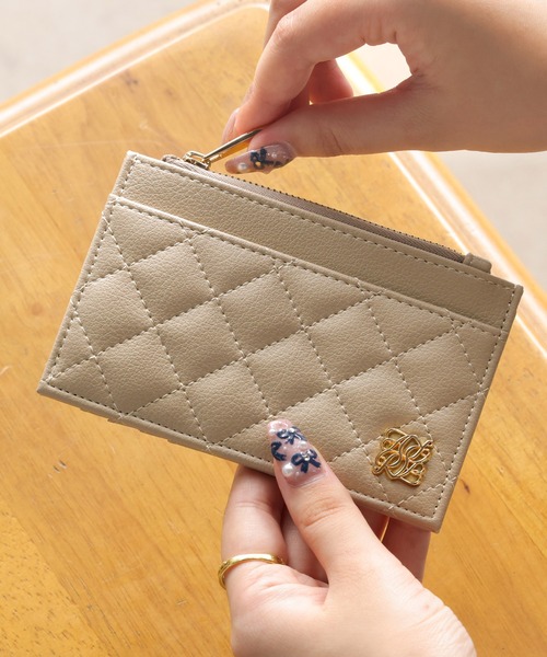 ALTROSE（アルトローズ）の「ミニ財布 カードケース キルティング フラグメントケース ルルナ（カードケース・レディース・ブラック/グレイッシュベージュ/アイボリー/グレー/ライトピンク・FREE）」の4枚目の写真