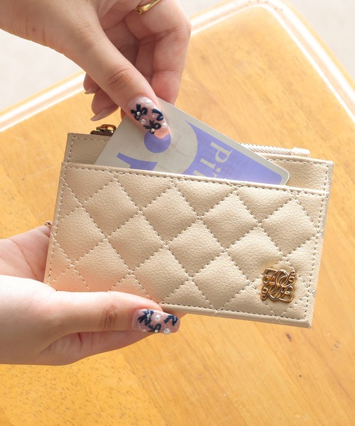 ALTROSE（アルトローズ）の「ミニ財布 カードケース キルティング フラグメントケース ルルナ（カードケース・レディース・ブラック/グレイッシュベージュ/アイボリー/グレー/ライトピンク・FREE）」の17枚目の写真