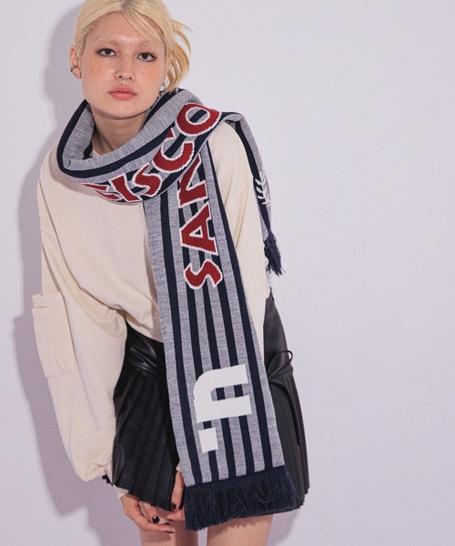 FOREVER 21（フォーエバー トゥエンティーワン）の「【2024FW】ジャガードマフラー（マフラー・レディース・レッド/グレー/ブルー・FREE）」の4枚目の写真