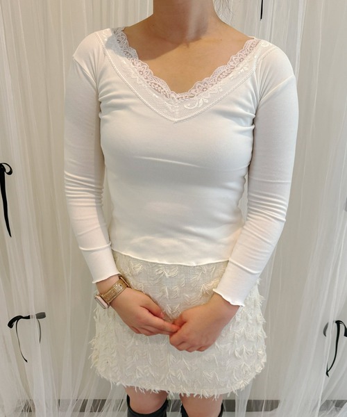 frunco（フランコ）の「【ZOZO限定】レース付き起毛カットロンT（Tシャツ/カットソー・レディース・ブラック/ホワイト・MEDIUM）」の8枚目の写真