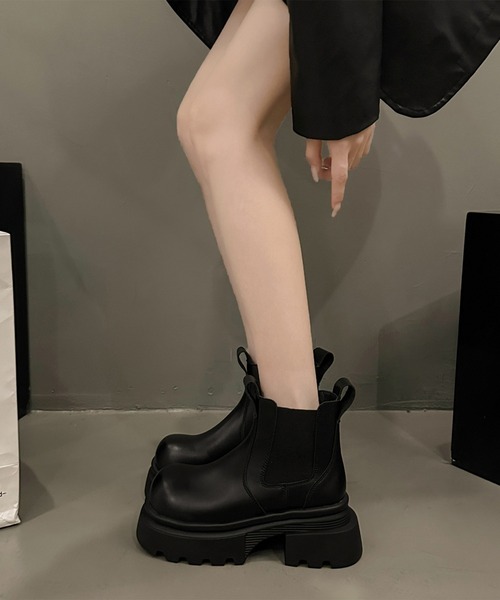 Lace Ladies(レースレディース)の「プルストラップ付き ラウンドトゥ レザー調 サイドゴア ショート ブーツ(ブーツ・レディース・ブラック・25cm/24.5cm/24cm/23.5cm/23cm/22.5cm)」の9枚目の写真
