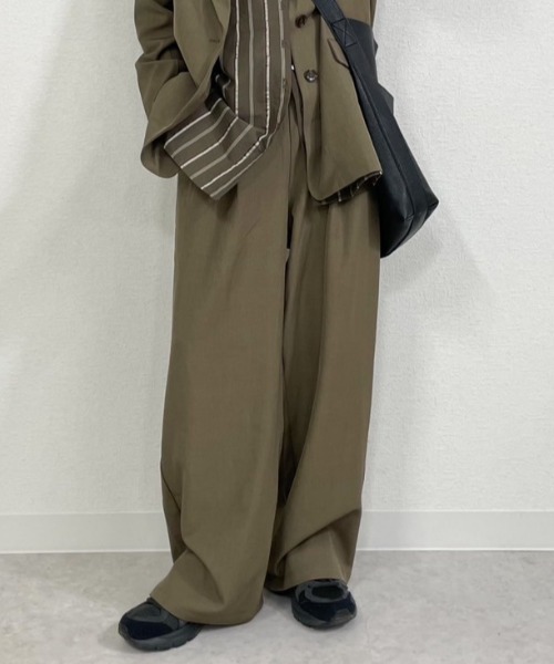 gossara(ゴサラ)の「スーツ地タックパンツ(スラックス・レディース・ブラック/カーキ/グレー・MEDIUM)」の11枚目の写真