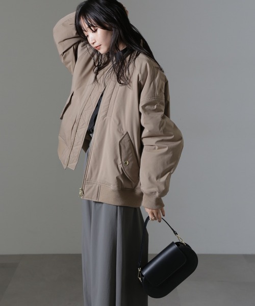 NANO universe（ナノユニバース）の「ETHERMALOFT(R)中綿MA-1（MA-1・レディース・ライトベージュ/ブラック/ベージュ・FREE）」の12枚目の写真