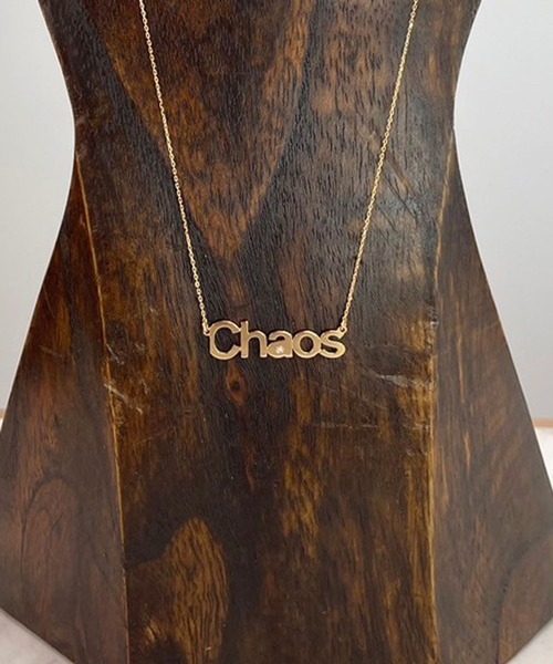 Chaos（カオス）の「Chaos(カオス)/レタードネックレス　ゴールド（ネックレス・レディース・ゴールド・FREE）」の5枚目の写真